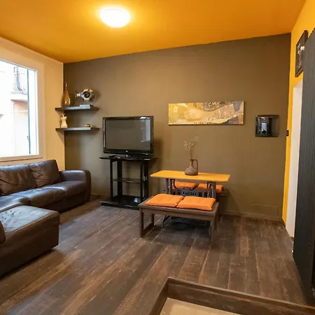 La Casa Di Hank - Il Centro Storico E L Autodromo Apartamento