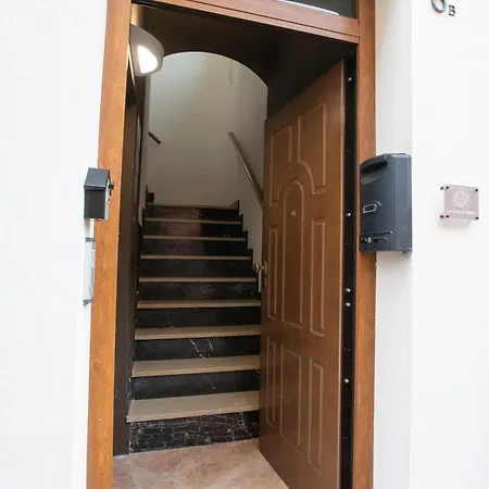 La Casa Di Hank - Il Centro Storico E L Autodromo Apartment *