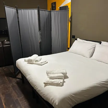 La Casa Di Hank - Il Centro Storico E L Autodromo イーモラ