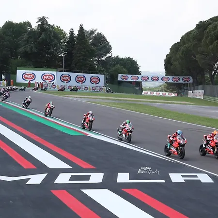 Lägenhet La Casa Di Hank - Il Centro Storico E L Autodromo Imola