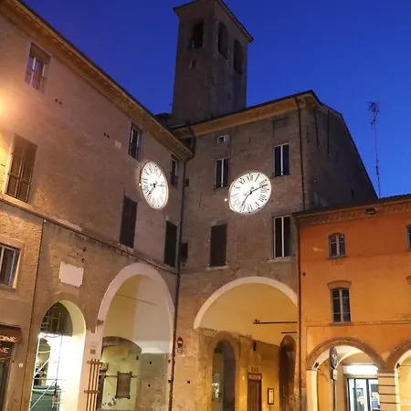 Lägenhet La Casa Di Hank - Il Centro Storico E L Autodromo