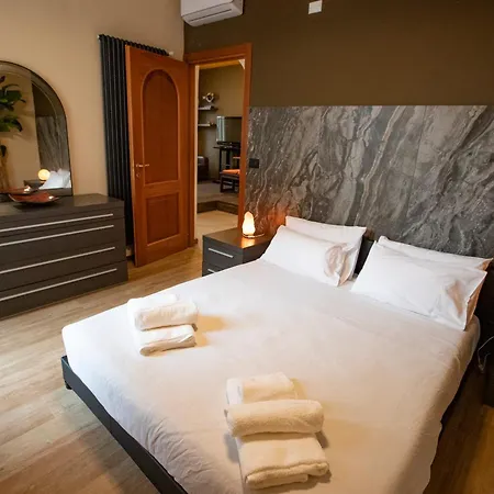 アパート La Casa Di Hank - Il Centro Storico E L Autodromo イーモラ