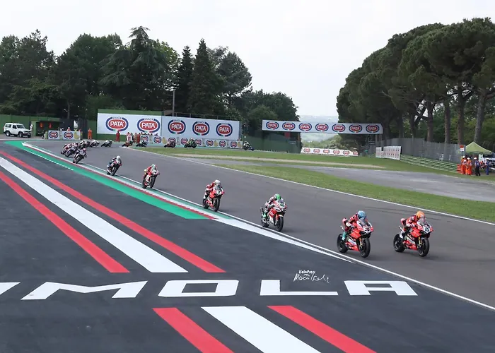 Apartman La Casa Di Hank - Il Centro Storico E L Autodromo Imola