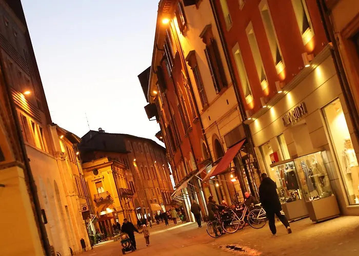 La Casa Di Hank - Il Centro Storico E L Autodromo * Imola