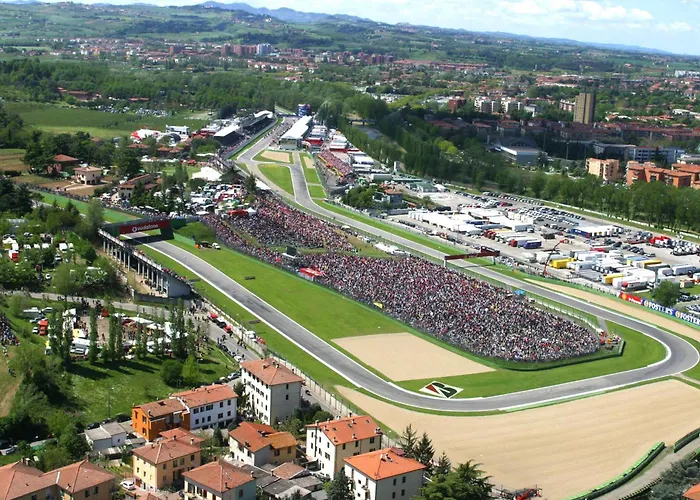 La Casa Di Hank - Il Centro Storico E L Autodromo Apartman Imola