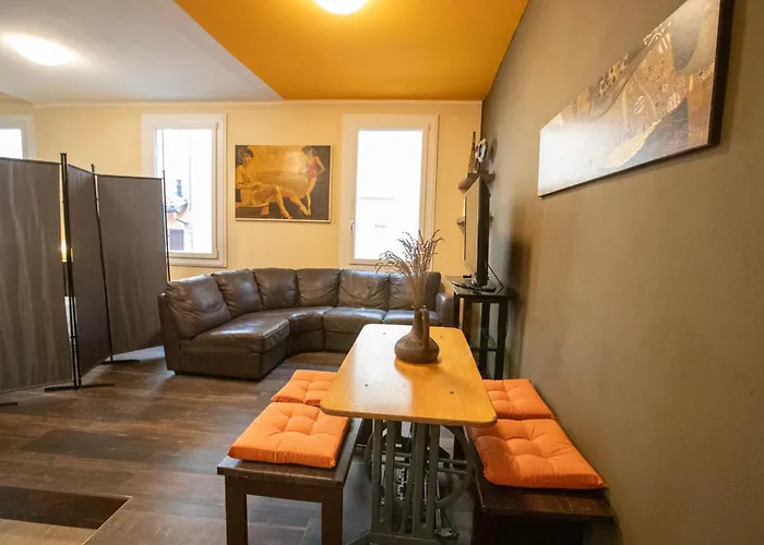 La Casa Di Hank - Il Centro Storico E L Autodromo 公寓 *