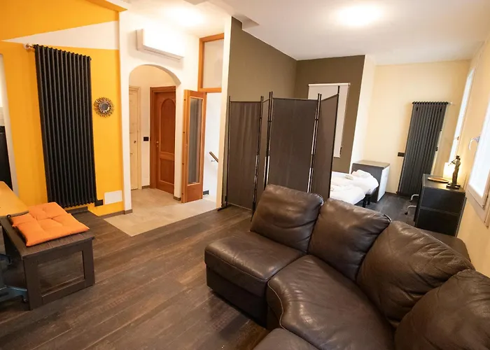 La Casa Di Hank - Il Centro Storico E L Autodromo * Imola